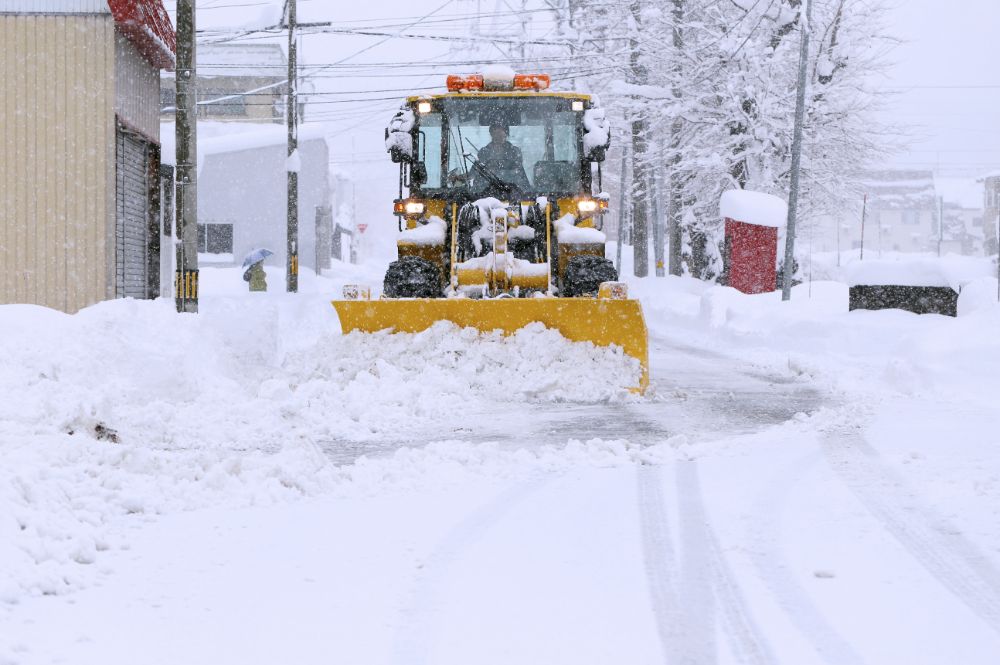 AdobeStock_238136025 (1) Snow plowing