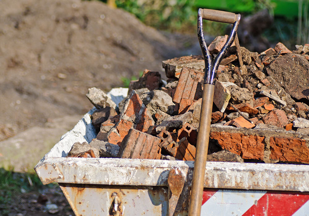 AdobeStock_40968821 container filled with debris from construction site